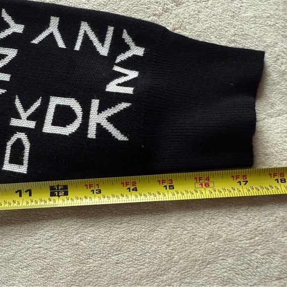 DKNY Logo Sweater V-Neck Sweater in Black and White | Size L - Picture 6 of 9